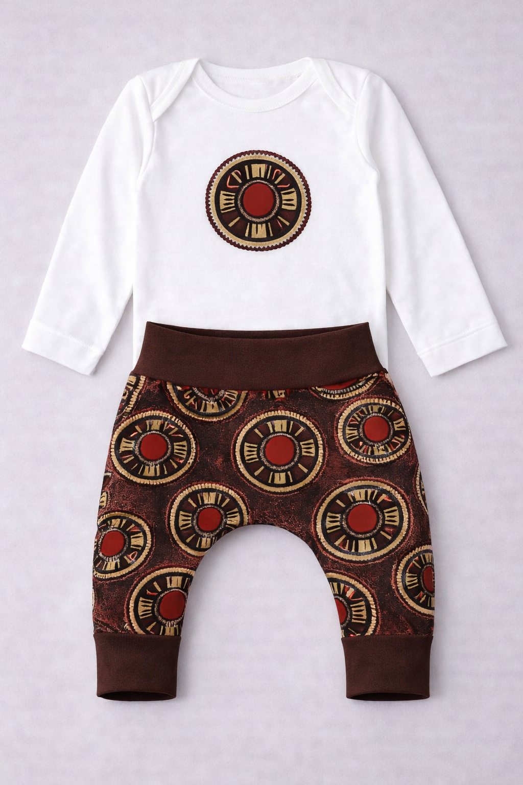 Baby wax outfit with round African pattern appliqué and harem pants